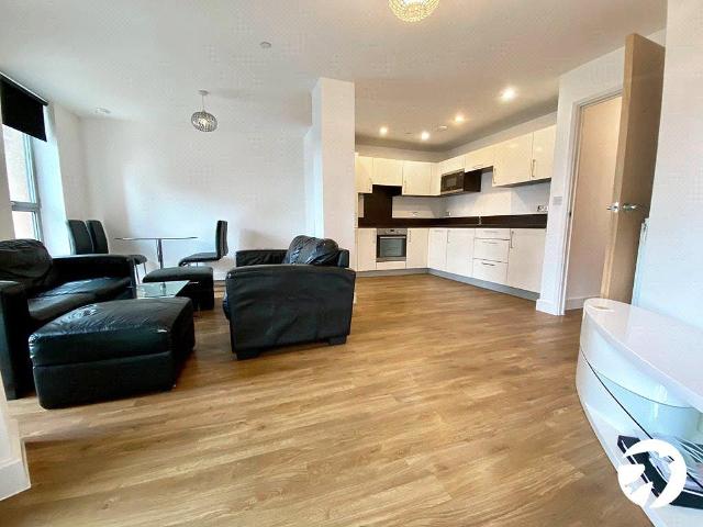 Flat for sale in London Borough of Lewisham, Ladywell