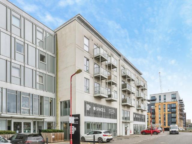 Flat for sale in Guildford Park, Westborough