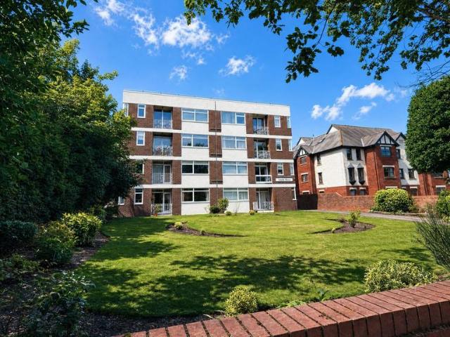 Flat for sale in Marshside, Southport
