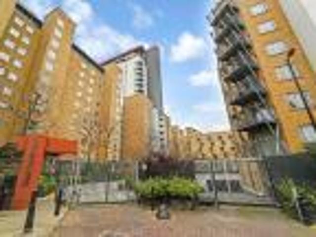 Flat for sale in Millwall, Greater London
