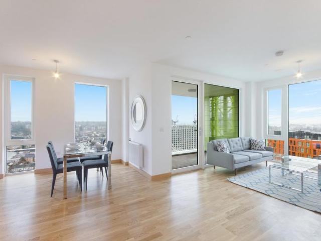 Flat for sale in East Greenwich, Greater London