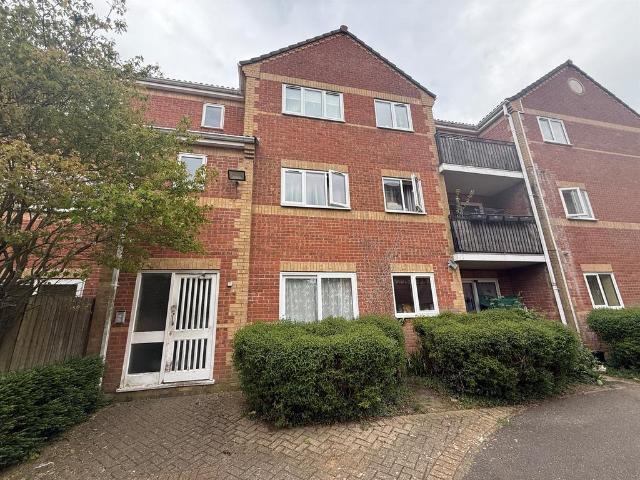 Flat for sale in Peterborough