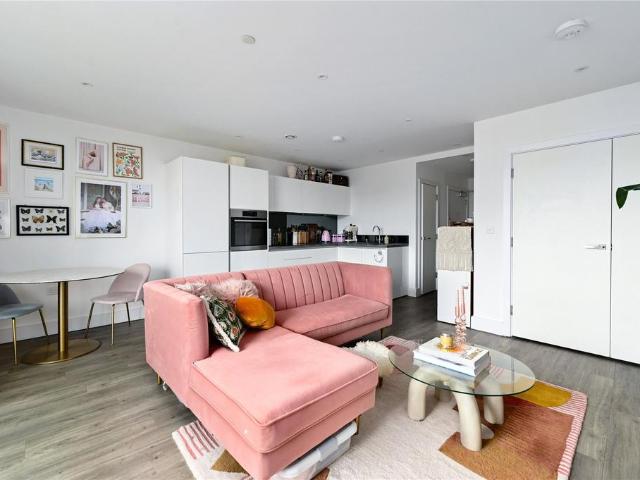 Flat for sale in Birch Green, Lower Halliford