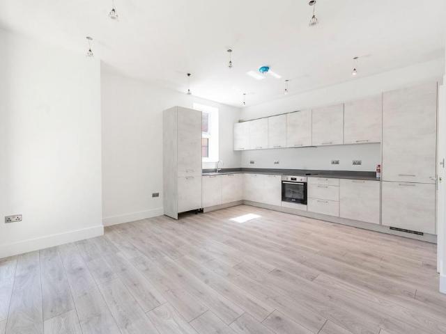 Flat for sale in Pinner, Greater London