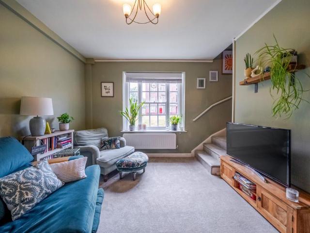 Flat for sale in Clapham, Greater London