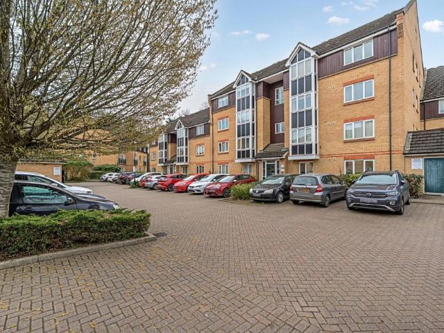 Flat for sale in Guildford Park, Westborough
