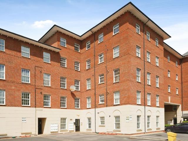 Flat for sale in Wotton Pitch, Gloucester