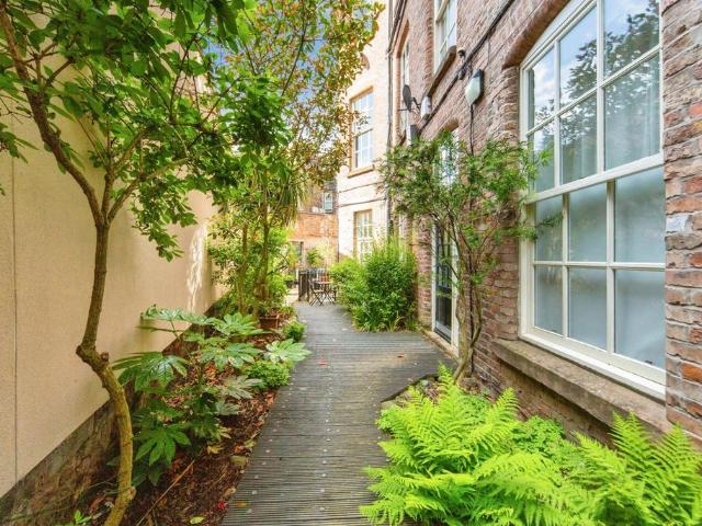 Flat for sale in Ropewalks, Calderstones