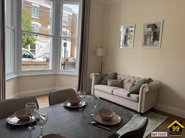 Flat for sale in London Borough of Ealing, Greater London