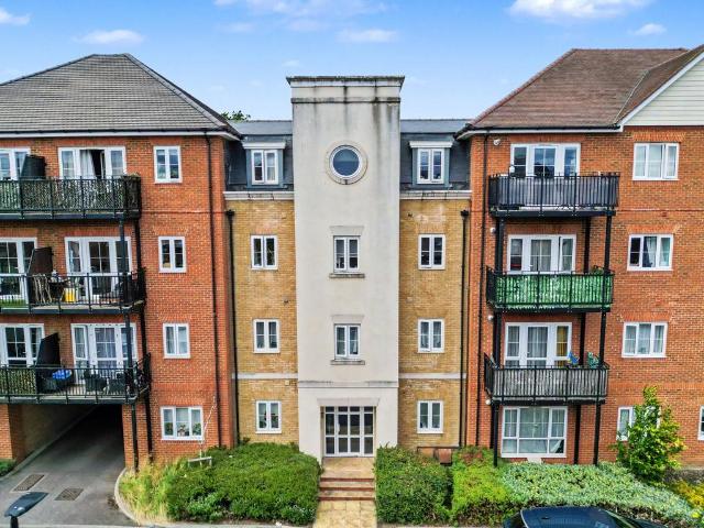 Flat for sale in Blackhills, Surrey