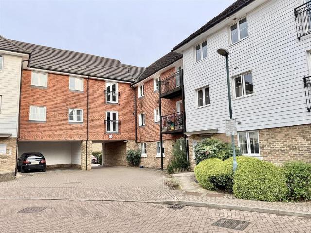 Flat for sale in The Butts, Kent