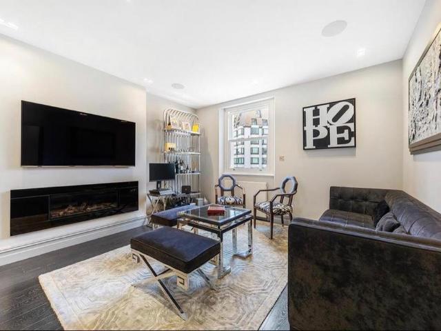 Flat for sale in Belgravia, Greater London
