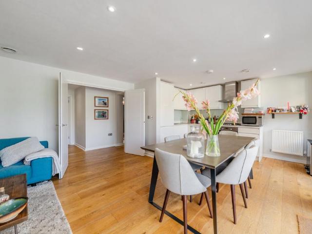 Flat for sale in Myatt's Fields, Greater London