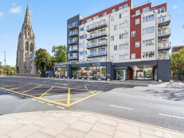 Flat for sale in London Borough of Hounslow, Greater London