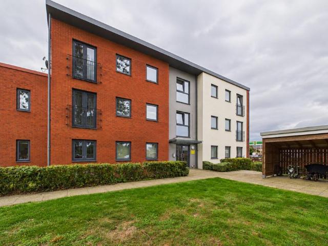 Flat for sale in Barnwood, Gloucester