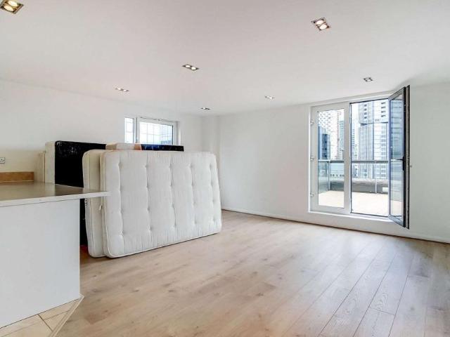 Flat for sale in Cubitt Town, Greater London