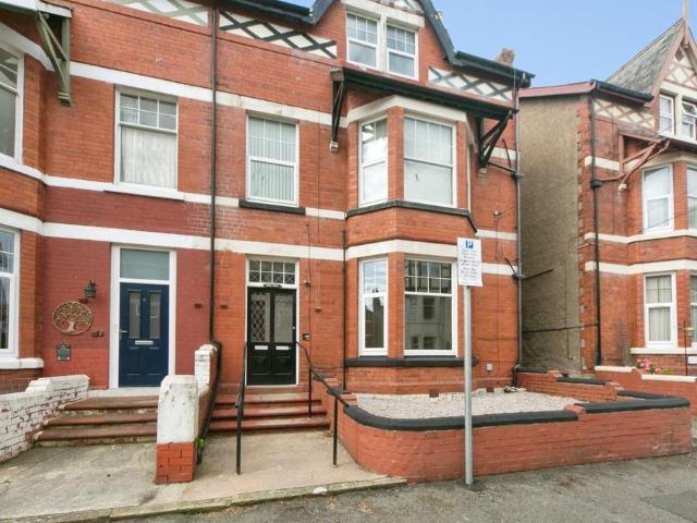 Flat for sale in Colwyn Bay, Wales