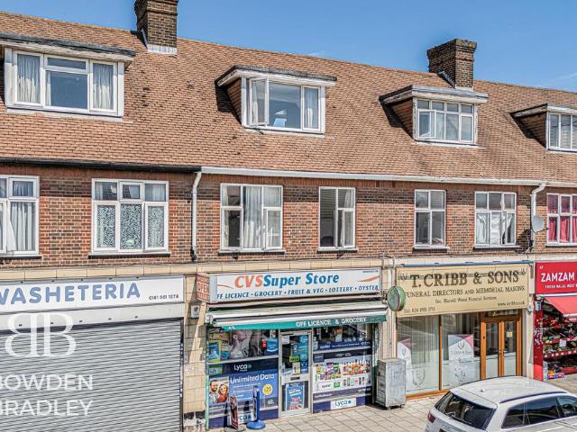 Flat for sale in Fairlop, Greater London