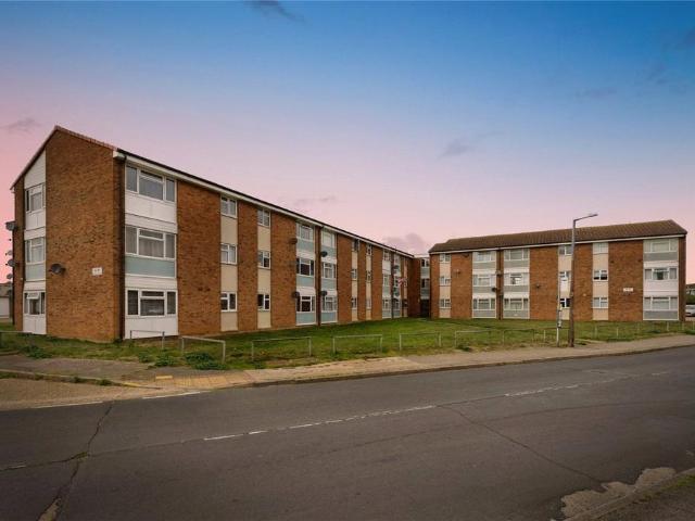 Flat for sale in East Tilbury, Essex