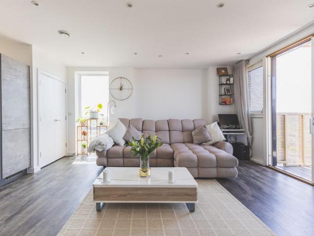 Flat for sale in Ponders End, Greater London