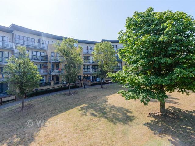 Flat for sale in Worcester Park Estate, Monks Orchard