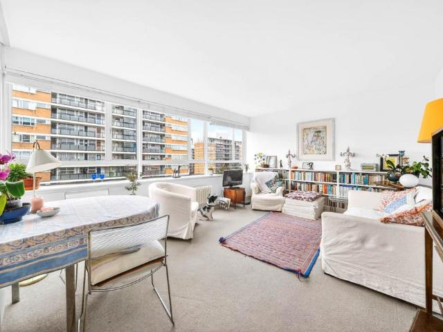 Flat for sale in Churchill Gardens Estate, Greater London