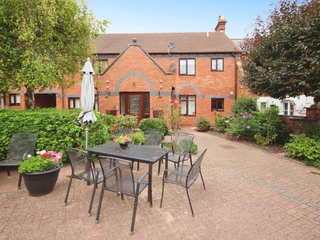 Flat for sale in Cliff Hill, Green Close