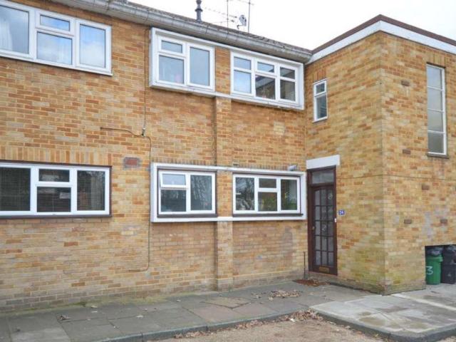 Flat for sale in Surbiton, Greater London