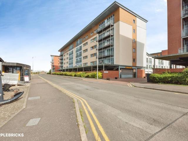 Flat for sale in City Quay, Scotland