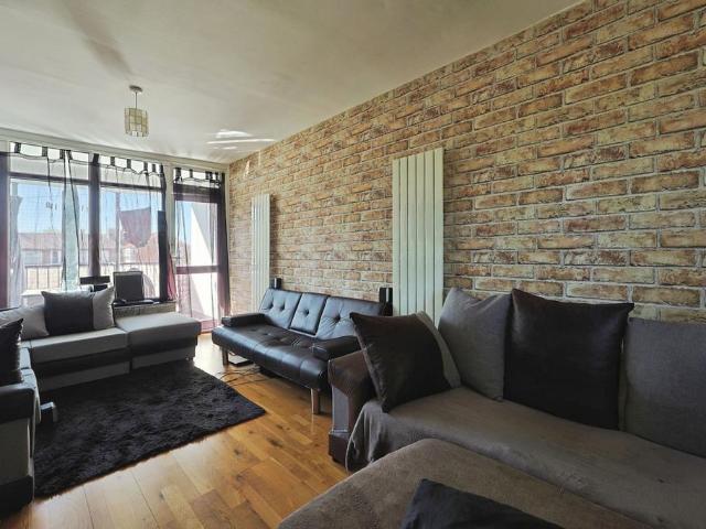 Flat for sale in London Borough of Lambeth, Greater London