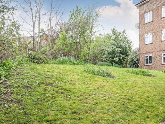 Flat for sale in The Butts, Kent