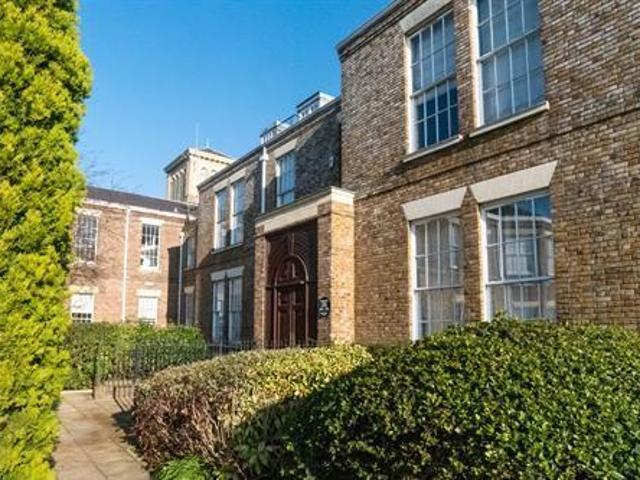 Flat for sale in Friern Barnet, Greater London