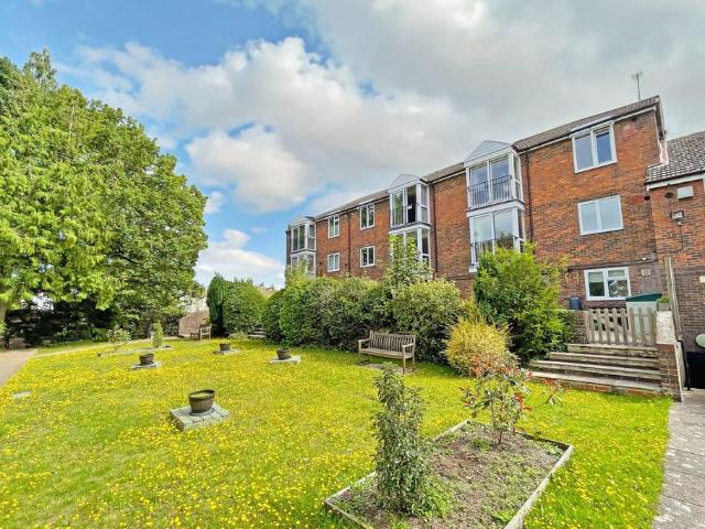 Flat for sale in Perryfields, West Sussex
