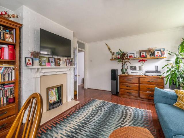Flat for sale in Wanstead, Greater London