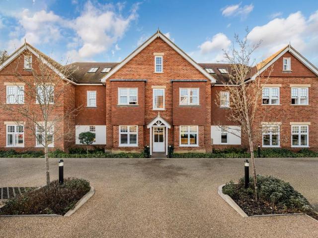 Flat for sale in Hillview, Surrey