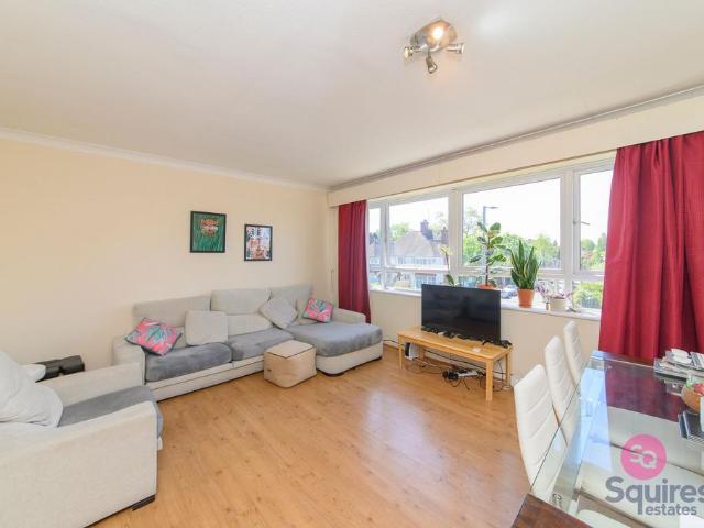 Flat for sale in Temple Fortune, Greater London