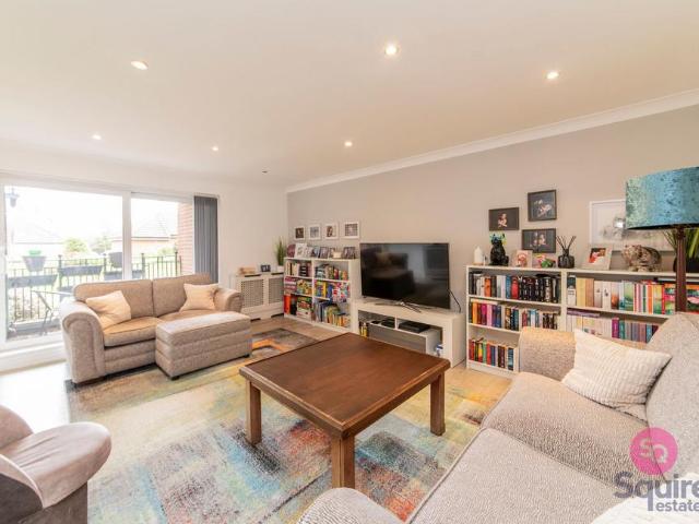 Flat for sale in Hendon, Greater London