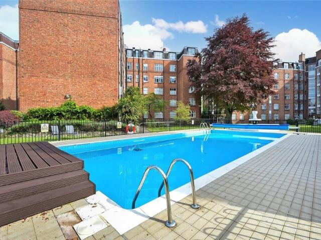 Flat for sale in London Borough of Hounslow, Strand