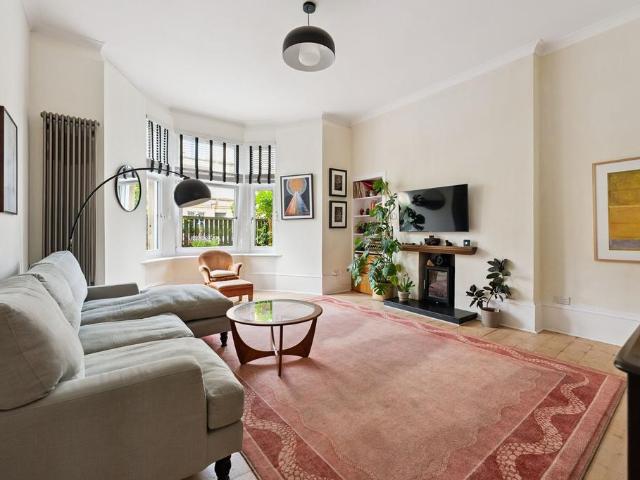 Flat for sale in Strathbungo, Scotland