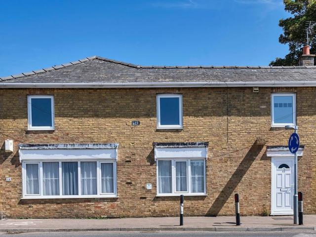 Flat for sale in Barway, Cambridgeshire