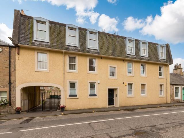 Flat for sale in Morningside, Scotland