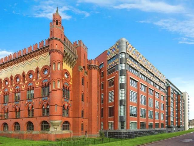 Flat for sale in Calton, Scotland