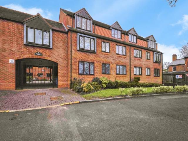 Flat for sale in Kings Norton, West Midlands