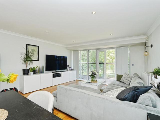 Flat for sale in Eden Park, Greater London
