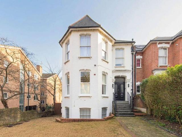 Flat for sale in Brondesbury, Greater London
