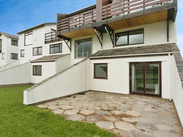Flat for sale in Conwy, Wales