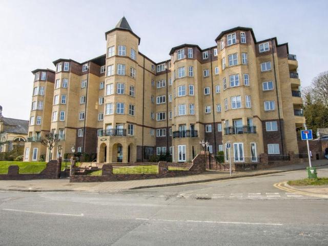 Flat for sale in Penarth Marina, Penarth