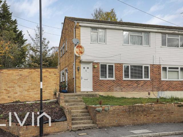 Flat for sale in London Borough of Croydon, Selsdon