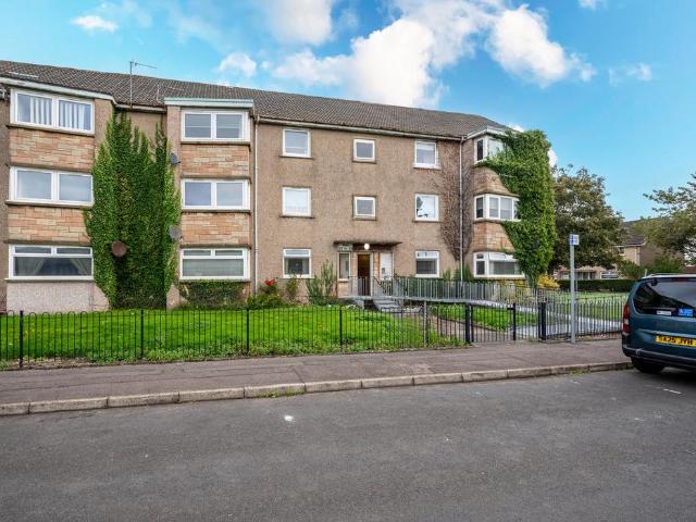 Flat for sale in Irvine, Scotland