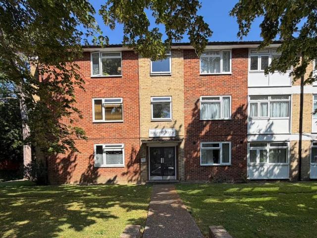 Flat for sale in Greater London